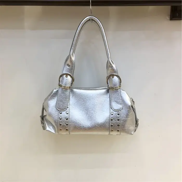 2025 marque Design Vintage Rivet Larfe capacité en cuir oreiller sacs à main mode élégant voyage aisselle sac femmes sac fourre-tout décontracté