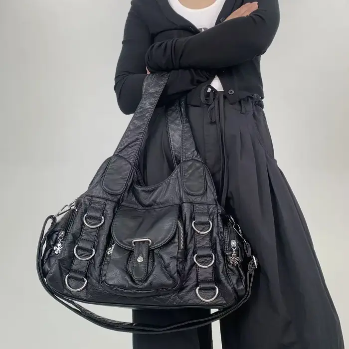 Sac fourre-tout punk à rivets personnalisé de style de rue pour femme avec grande capacité et plusie