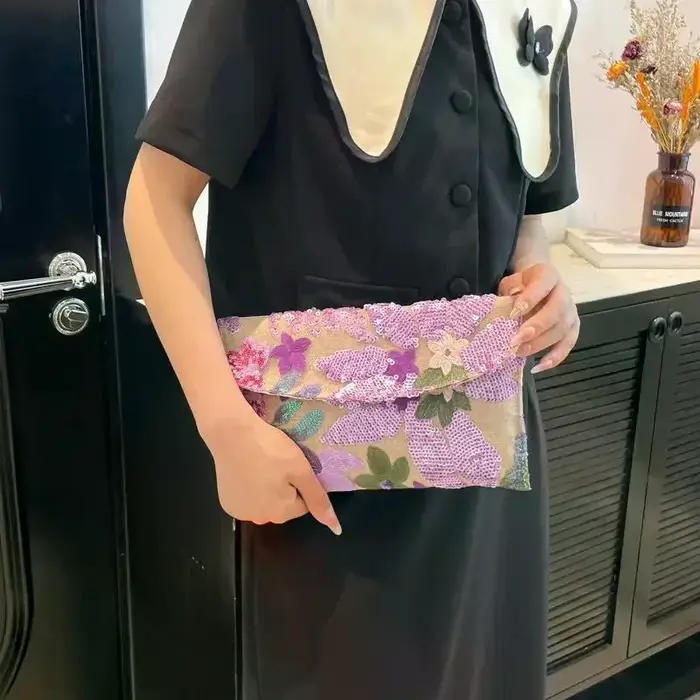Pochette de soirée brodée florale à paillettes