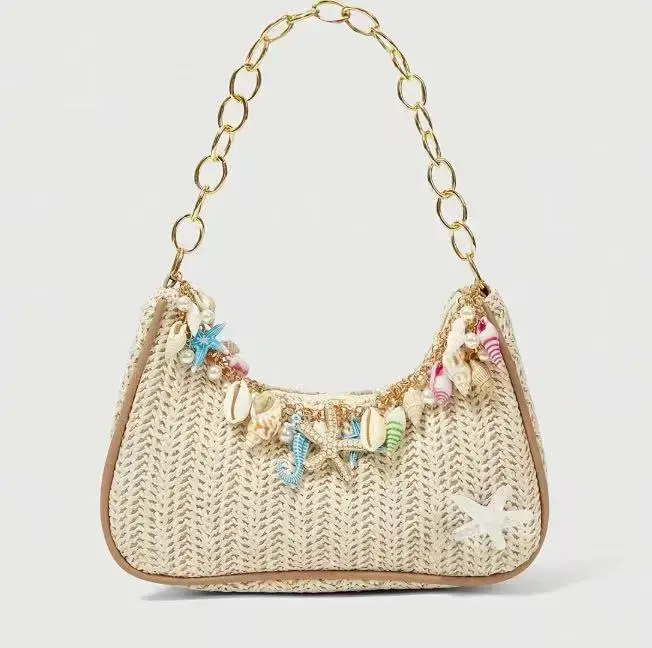 Sac à bandoulière bohème en paille d'été avec breloques coquillages