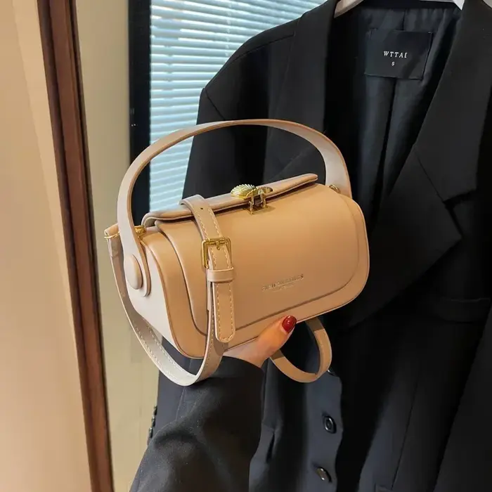 Sac à bandoulière noir classique pour femmes, sacs carrés polyvalents rétro, sacs à main à rabat en 
