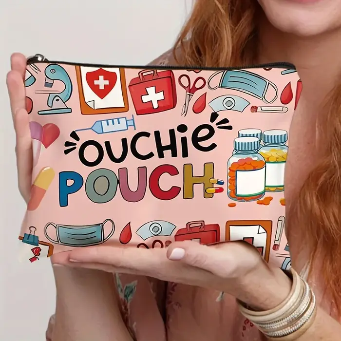 Ouchie Pouch - Pochette zippée sur le thème médical avec un design ludique de pansement et de stétho
