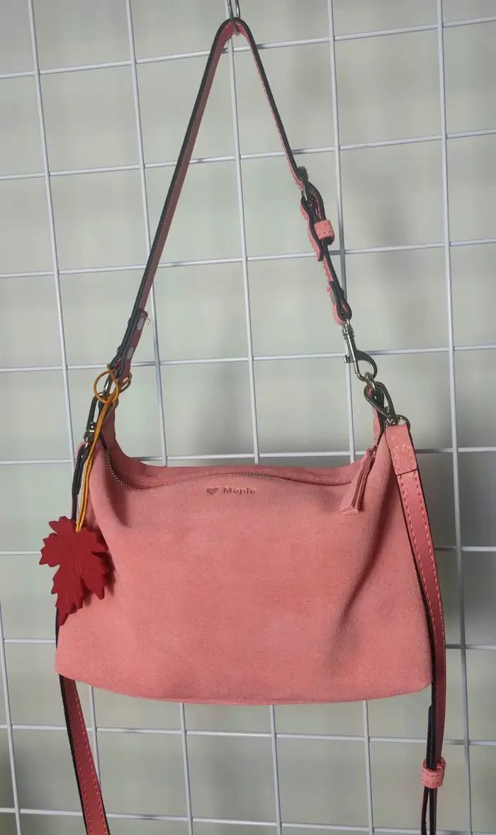 Sac Hobo en érable et daim rose pour femme