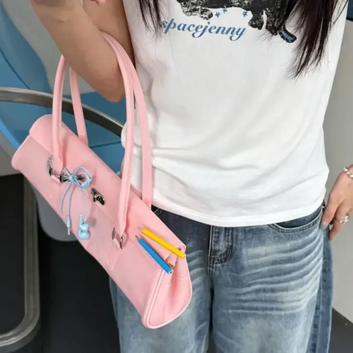 Sac bandoulière texturé en PVC à pois et blocs de couleur