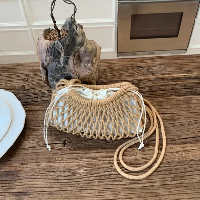 Sac à bandoulière en macramé tressé en paille pour femme