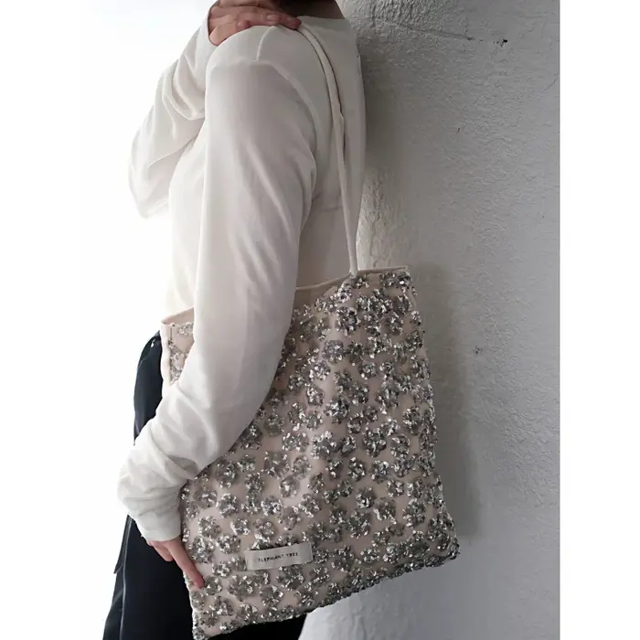 Sac à bandoulière en toile à fleurs en sequins argentés