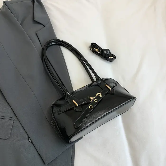 Sacs fourre-tout vintage en cuir avec fermeture éclair dorée et boucle décorative