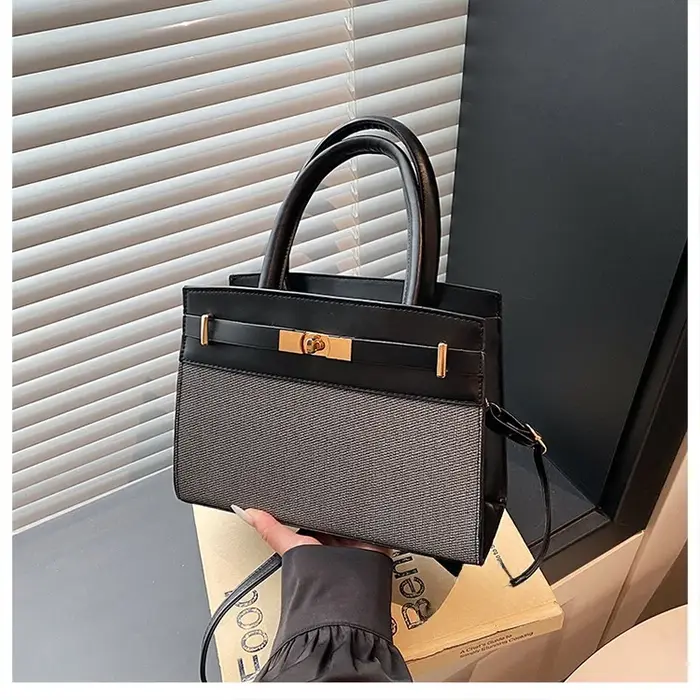 Sac à bandoulière décontracté tendance grande capacité, style urbain simple, pour usage quotidien en hiver