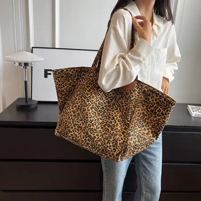 Sac fourre-tout à motif léopard