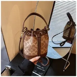 Sac à bandoulière chic en cuir pour femme